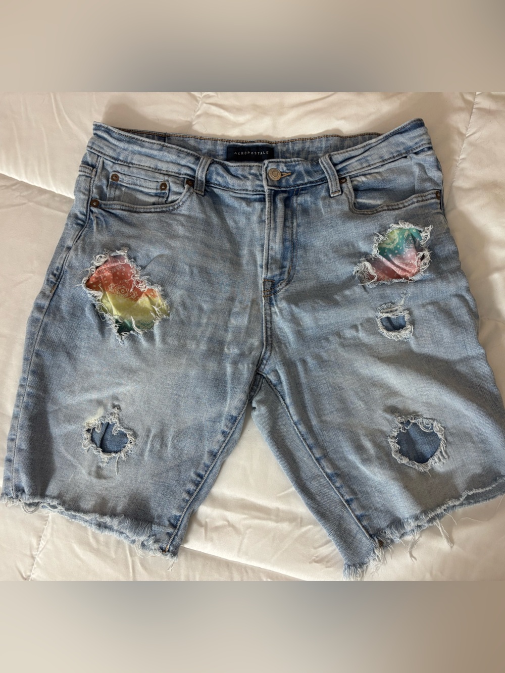 Aeropostale Light Wash Distressed Rainbow Patch Denim Shorts - Light Blue sz 33
